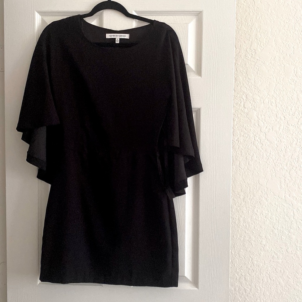 Block mini dress. Size 4. Cupcakes & Cashmere brand. New zipper needed. Worn 1x